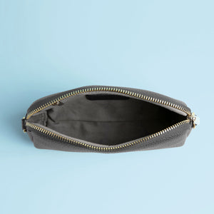 Zuri Cosmetic Pouch [Signet] - Black [Sample Sale]