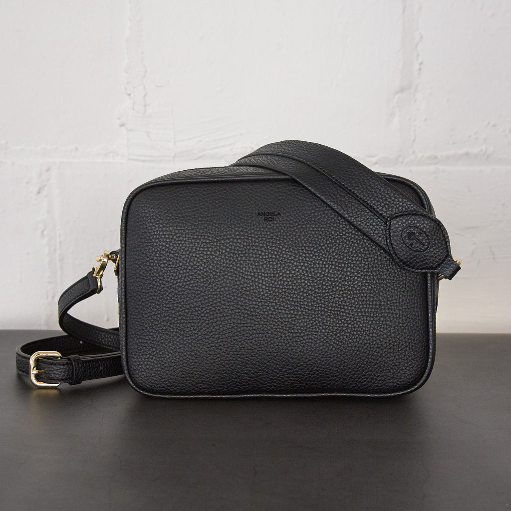Grace Crossbody Signet Black