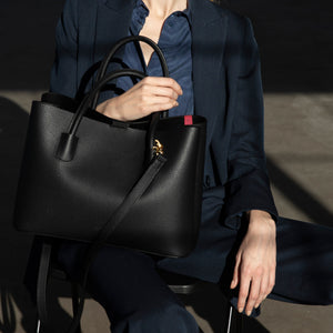 Cher Tote [Signet] - Black