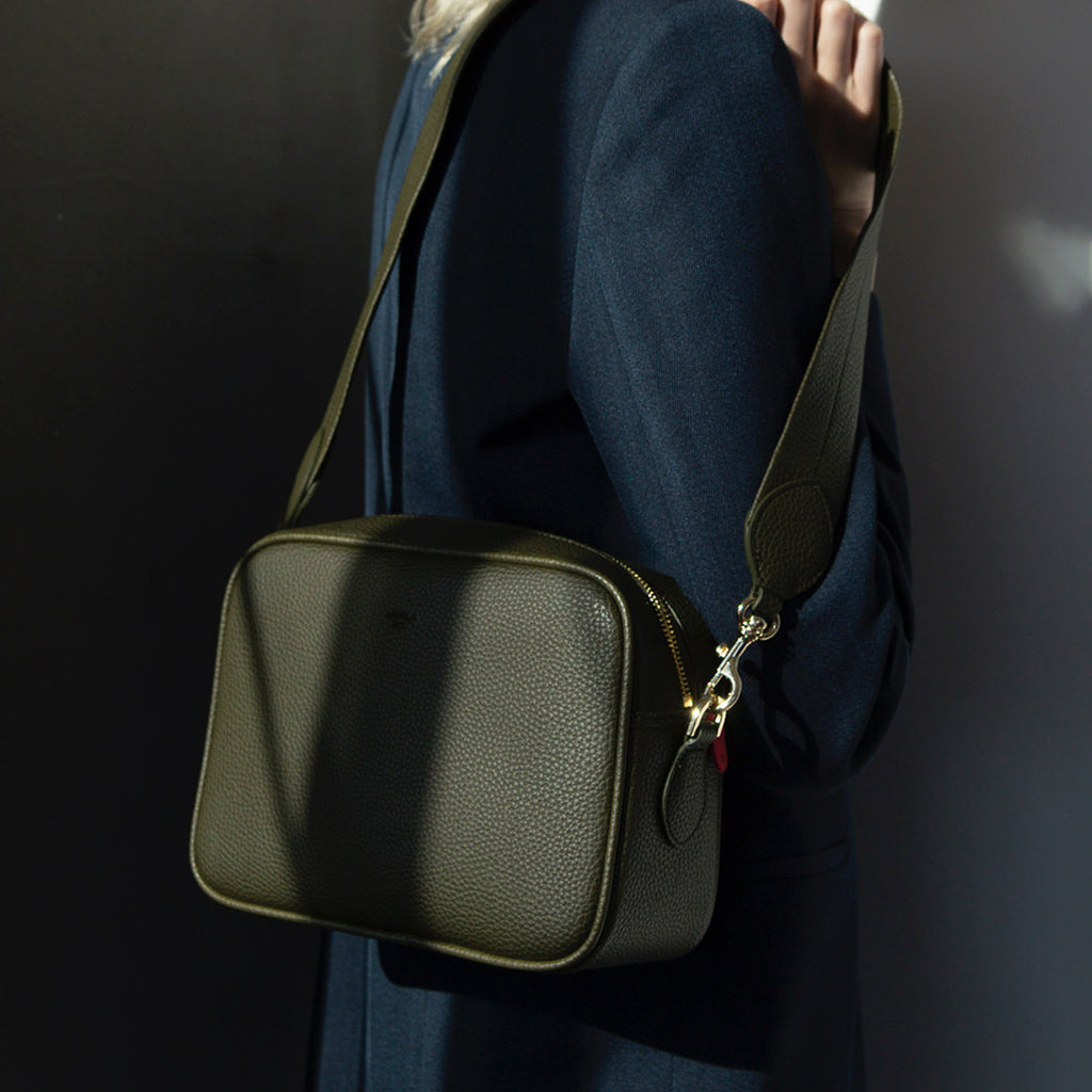 Grace Crossbody [Signet] - Light Mud Gray