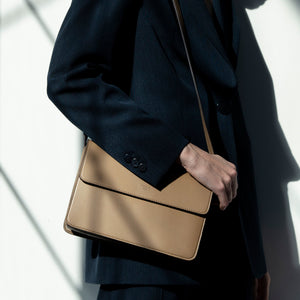 Hamilton Crossbody [Signet] - Mud Beige