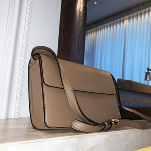 Hamilton Crossbody [Signet] - Mud Beige