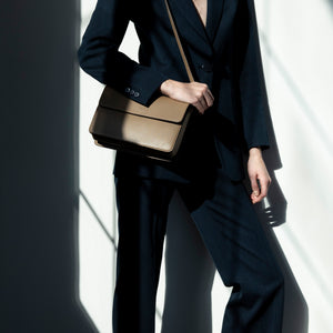 Hamilton Crossbody [Signet] - Mud Beige