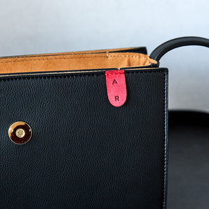 Hamilton Crossbody [Signet] - Black [Sample Sale]