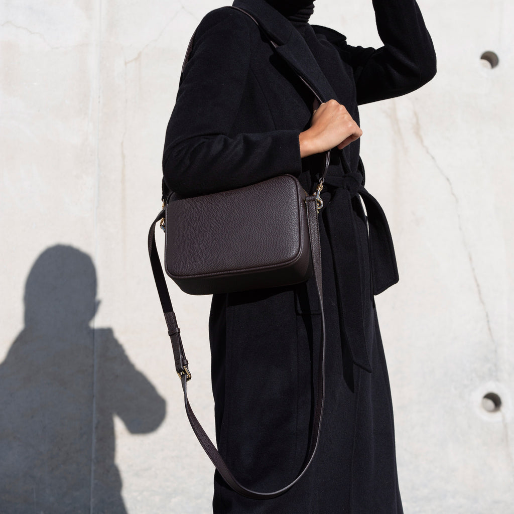 Grace Crossbody [Signet] - Black [Sample Sale]